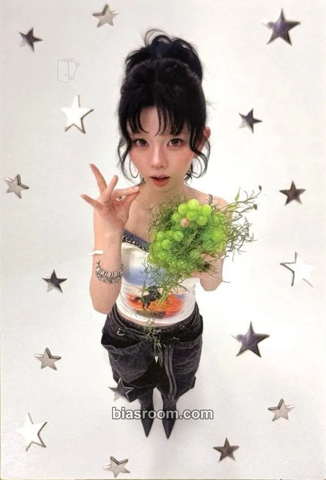 Riku Sour Grapes Photocard - NiziU – NiziU K-Pop-Photocard
