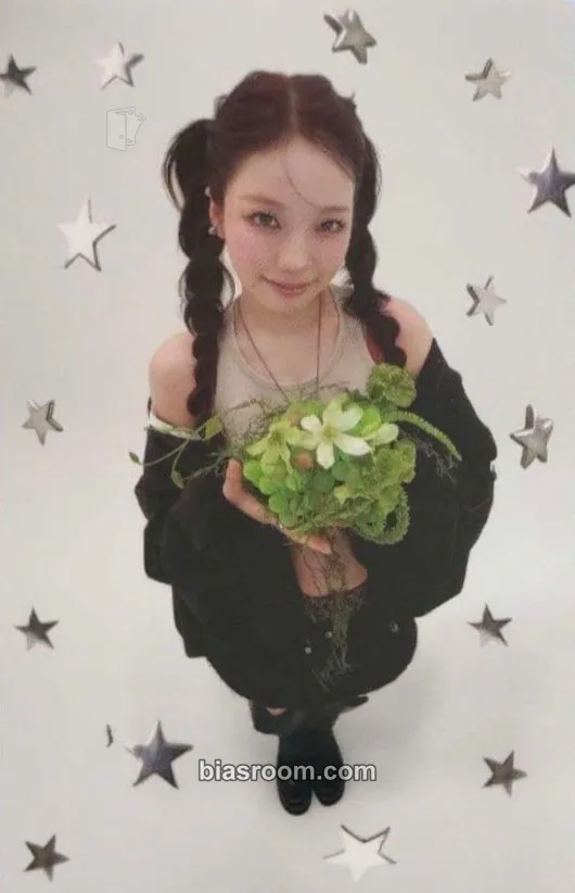Ayaka Sour Grapes Photocard - NiziU - photocard K-pop NiziU