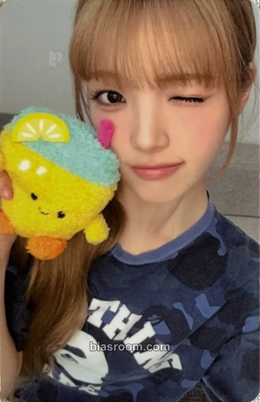 Yuha Lemon Tang Photocard - Hearts2Hearts - Hearts2Hearts K-pop photocard