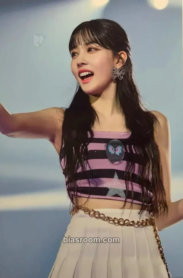 STAYC - Yoon - KCON Japan 2023 Event kcon japan postcard postcard book merch inclusion