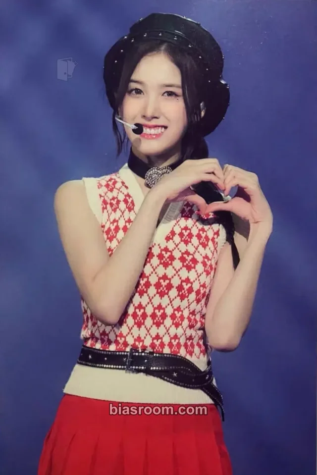 STAYC - J - KCON Japan 2023 Event kcon japan postcard postcard book merch inclusion