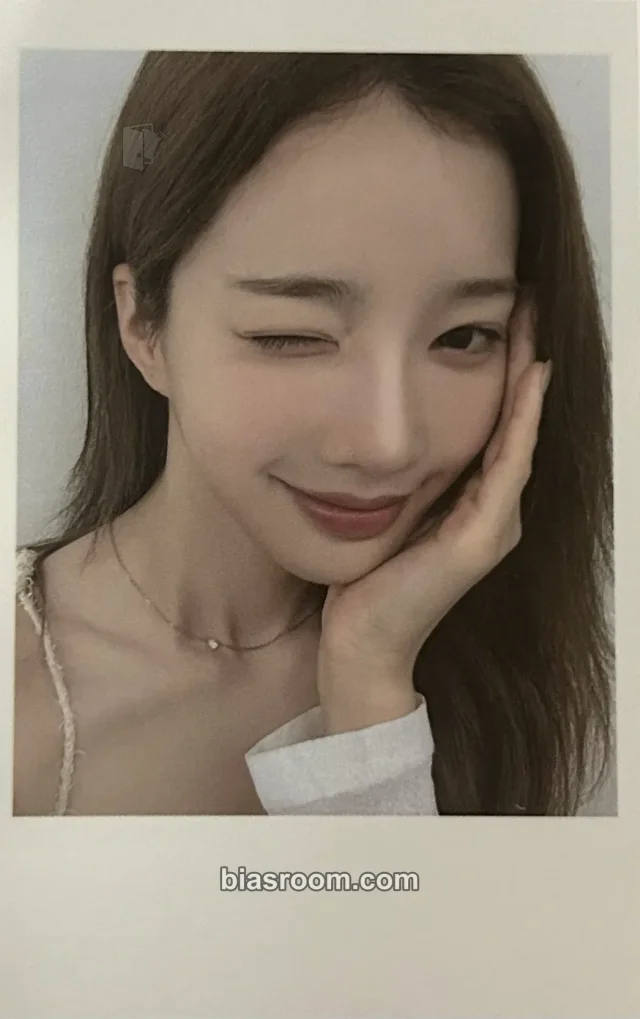 tripleS - Yooyeon - LOVE&POP pt.1 Album k-monstar polaroid unit
