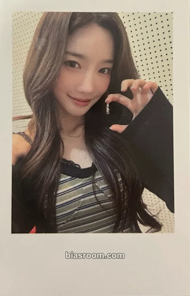 tripleS - Yooyeon - LOVE&POP pt.1 Album polaroid ny music fansign