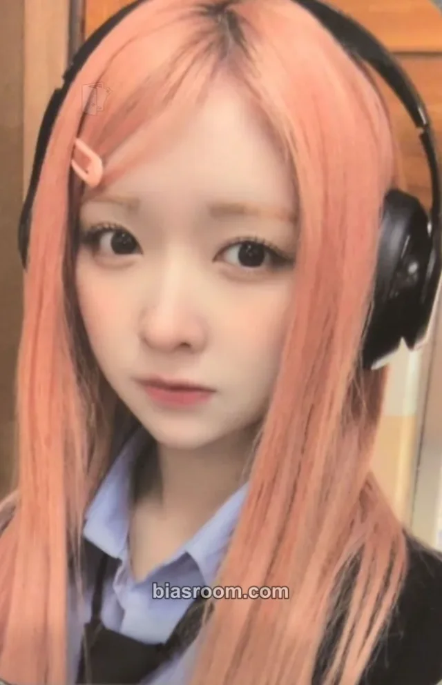 MiU MADEIN Girl Meets Boy K-pop photocard