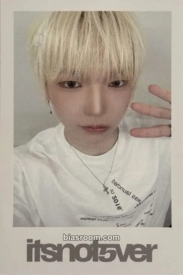 idntt - Lee JaeYoung - itsnotover Album everline 1:1 round 2 video call/fancall polaroid
