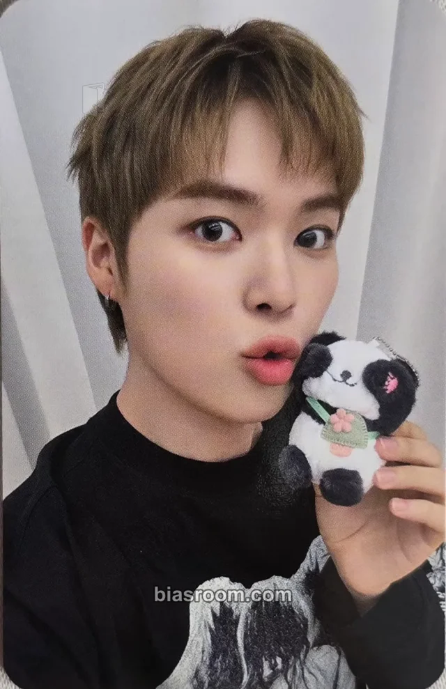 VERIVERY - Yeonho - CONFETTI Album signed album benefit