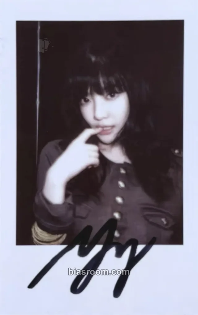 aespa - Ningning - Rich Man Album kmstation fansign round 1 version 2 polaroid printed signature