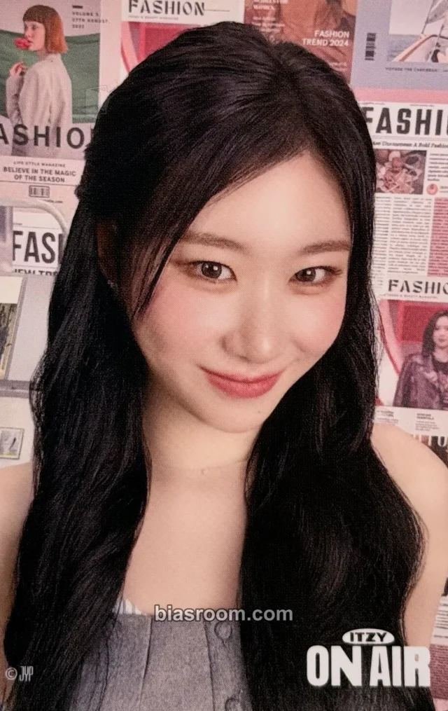ITZY - Chaeryeong - 4th Fan Meeting "On Air" Event japan lottery sticker card