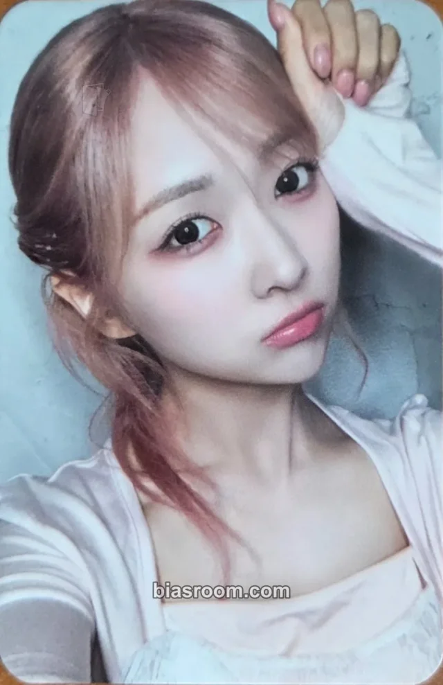MADEIN - MiU - Girl Meets Boy Album album photocard member version jewel case version