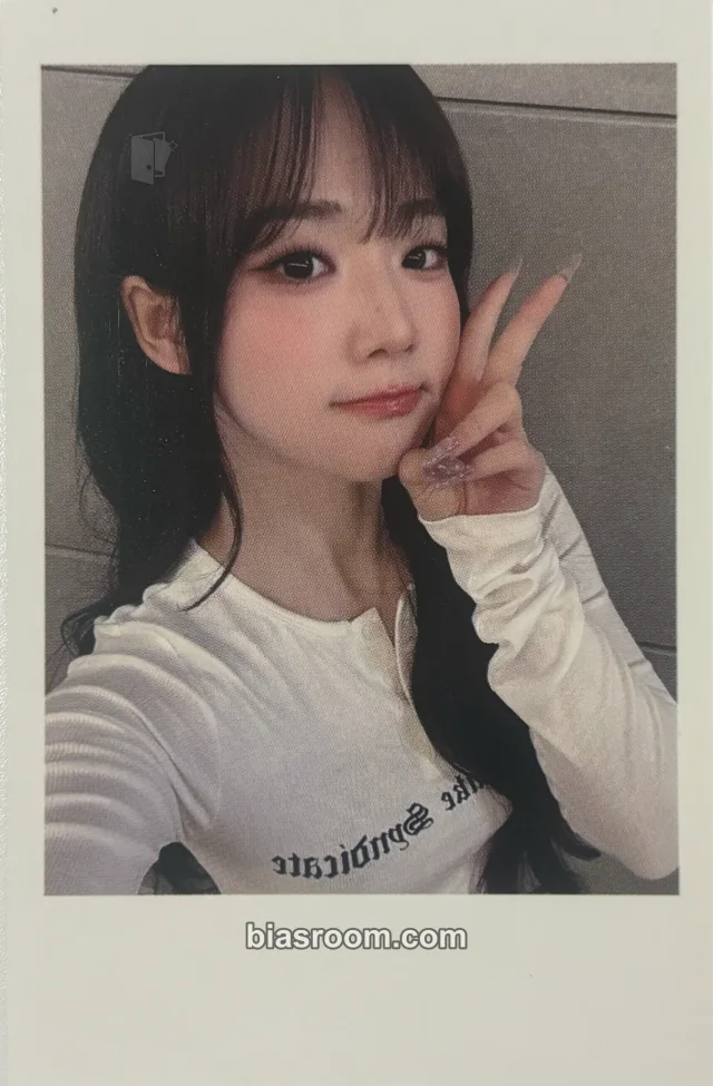 tripleS - Seoyeon - Beyond Beauty Album jump up fansign polaroid