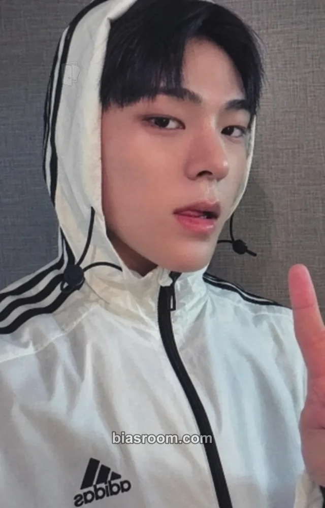 Kim Junmin WHIB Cherry Pie K-pop photocard