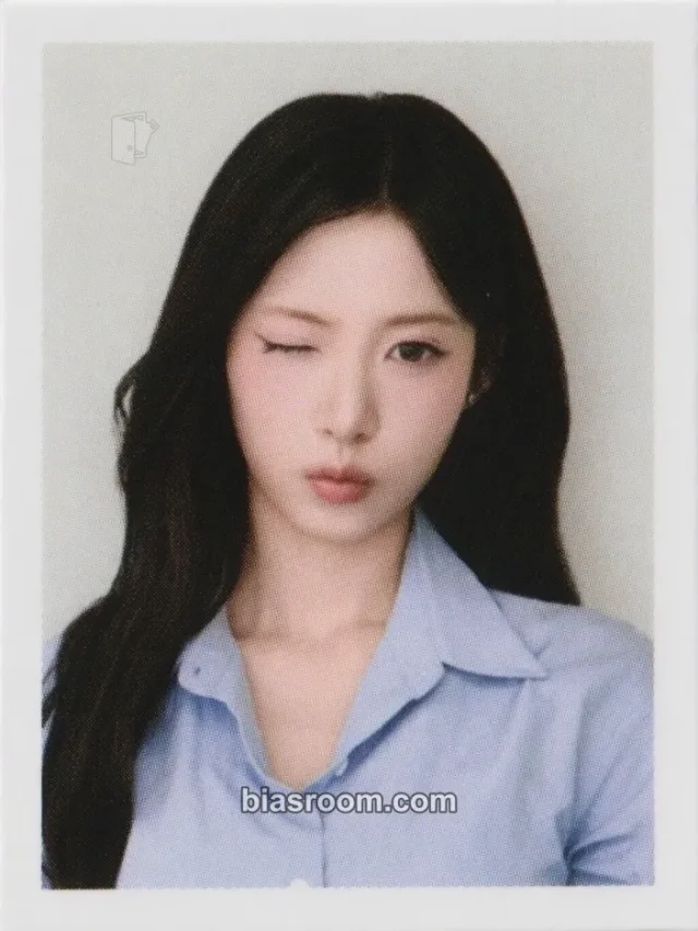 RESCENE - Liv - Scent Archive - MEMORIES OF RESCENE Pop-Up Event id photo id photo holder B version merch inclusion item set