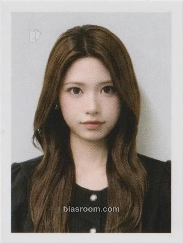 RESCENE - Zena - Scent Archive - MEMORIES OF RESCENE Pop-Up Event id photo id photo holder item set merch photocard A version