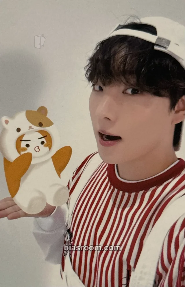 ONF - E-Tion - ONKKOMIZ EXPRESS POP-UP STORE Event merch photocard pop-up trading card random pack
