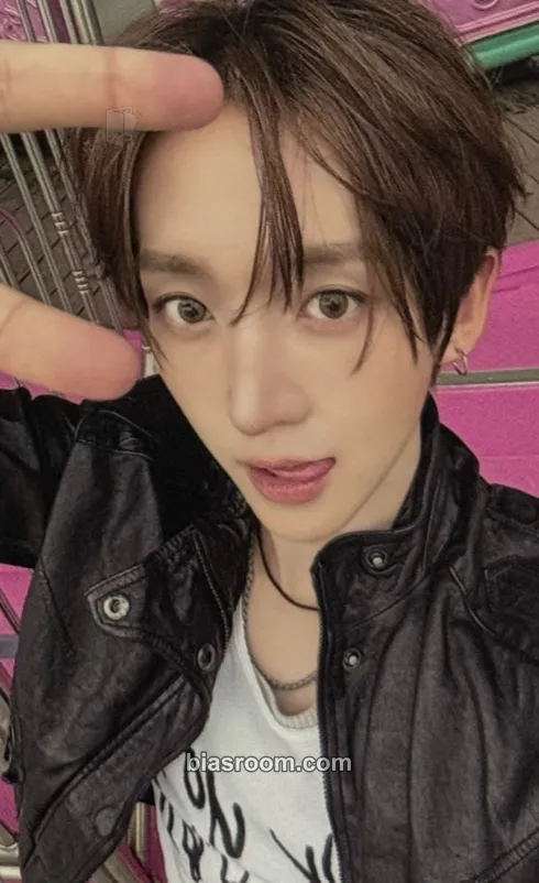 Donghyeon KICK OFF THE WALL Pt 1 Photocard - KickFlip - photocard K-pop KickFlip