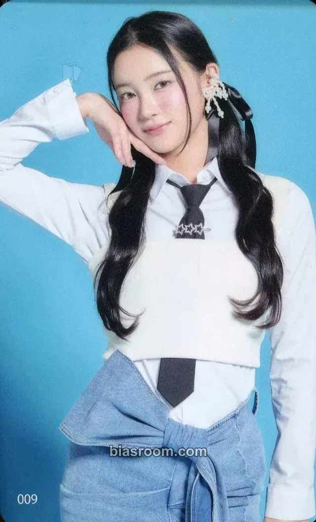 Miu  ME:I 2024 ME:ICONIC Hi-SUMMER K-pop photocard