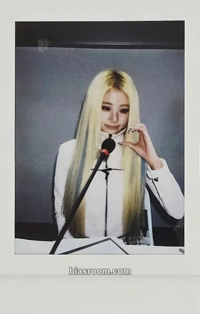 LE SSERAFIM - Huh Yunjin - Made My Night Album polaroid pop-up merch photocard purchase benefit