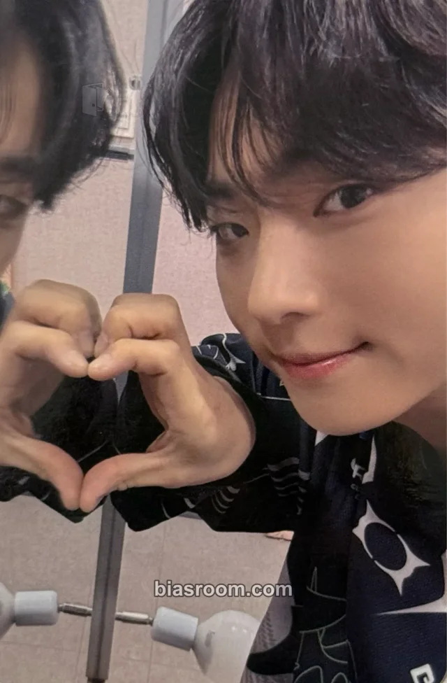 ONF - E-Tion - LOVE EFFECT Album jump up fansign round 11