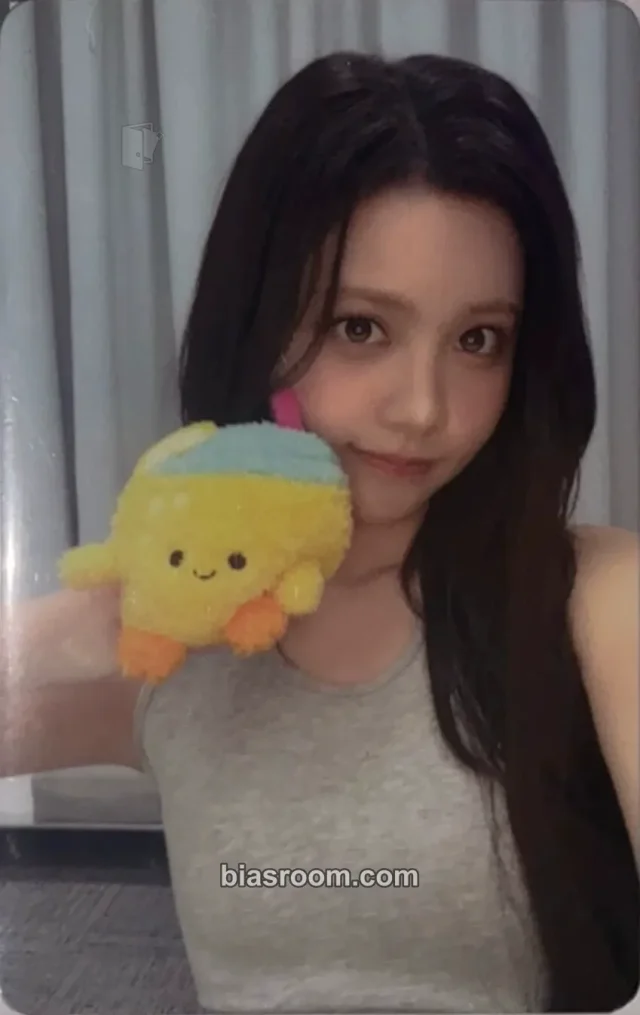 Carmen Hearts2Hearts Lemon Tang K-pop photocard