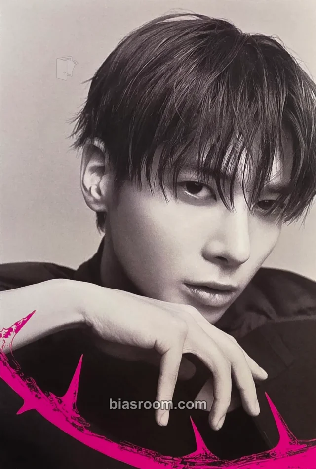 TOMORROW X TOGETHER - Taehyun - 7TH YEAR: A Moment of Stillness in the Thorns Album postcard hello82 pop-up