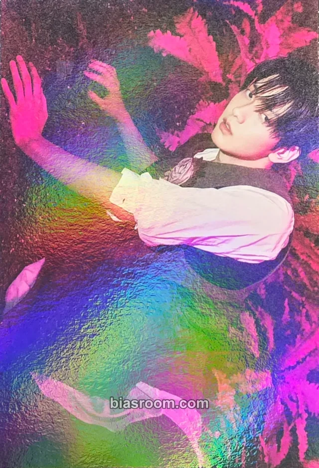TOMORROW X TOGETHER - Soobin - 7TH YEAR: A Moment of Stillness in the Thorns Album aladin postcard holographic (hologram)