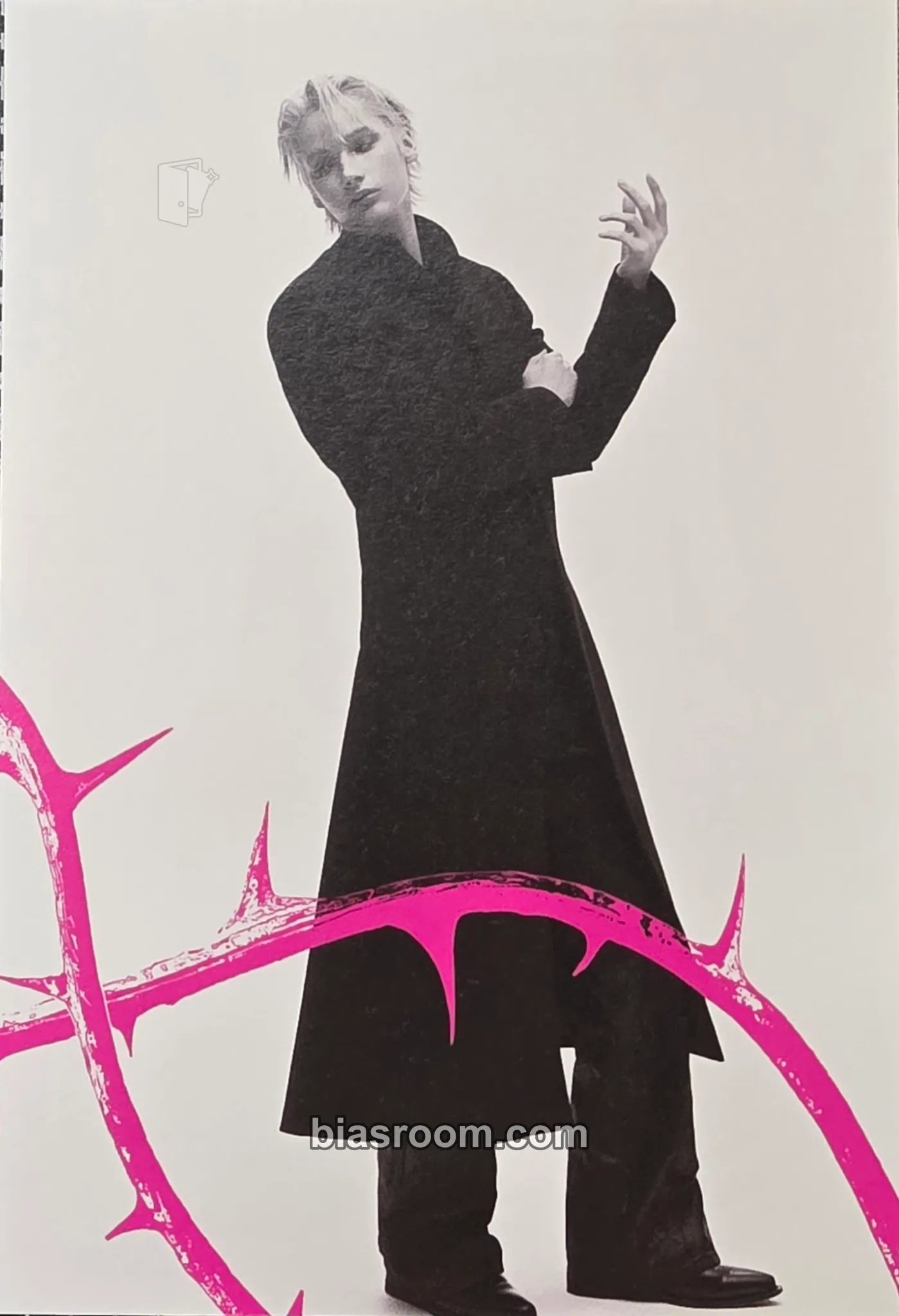 Huening Kai 7TH YEAR: A Moment of Stillness in the Thorns Photocard - TOMORROW X TOGETHER - photocard K-pop TOMORROW X TOGETHER