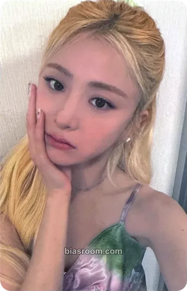Huh Yunjin LE SSERAFIM Made My Night K-pop photocard