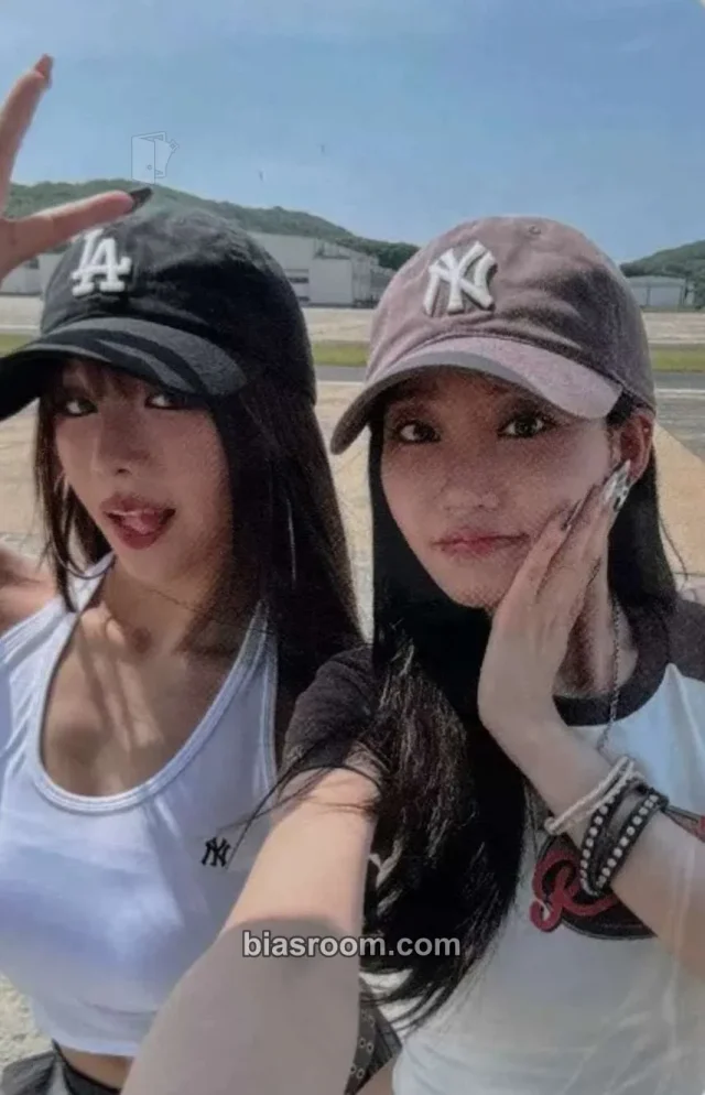 KISS OF LIFE - Julie & Natty - MLB X KISS OF LIFE Other brand collaboration mlb