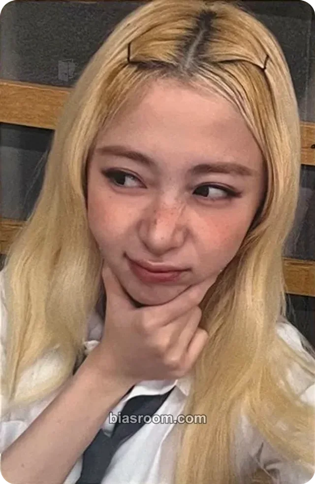 Huh Yunjin LE SSERAFIM Made My Night K-pop photocard