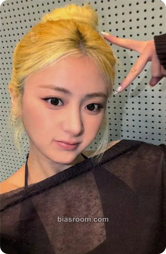Huh Yunjin Made My Night Photocard - LE SSERAFIM - photocard de K-pop de LE SSERAFIM