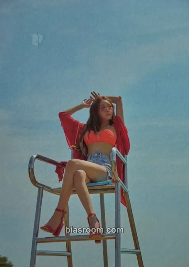 Chung Ha - Chung Ha - Blooming Blue Album postcard album inclusion