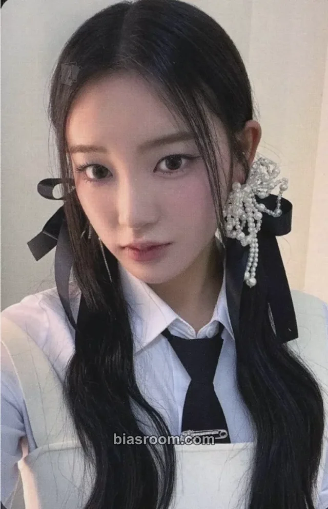 Miu  ME:I Hi-Five K-pop photocard