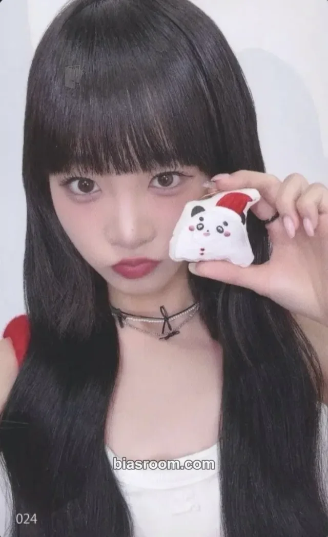 Shizuku ME:I 2024 ME:ICONIC Sweet Holiday K-pop photocard