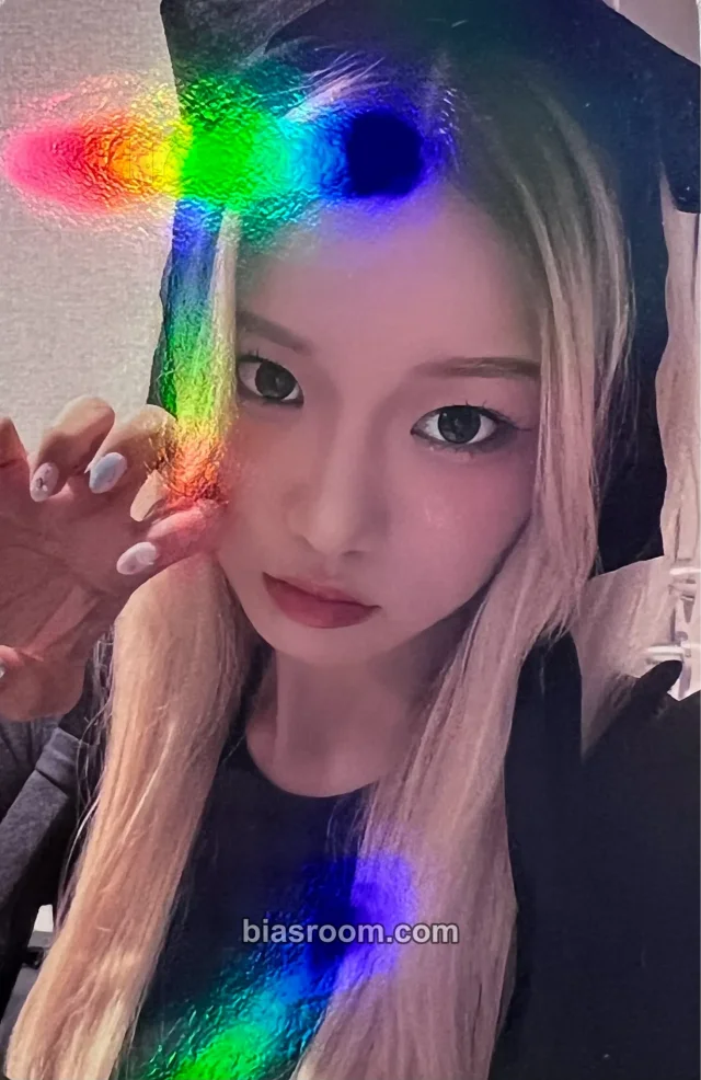 MADEIN - Suhye - 2024 MADEIN "Adventure" FAN CONCERT Event trading card holographic (hologram) merch photocard