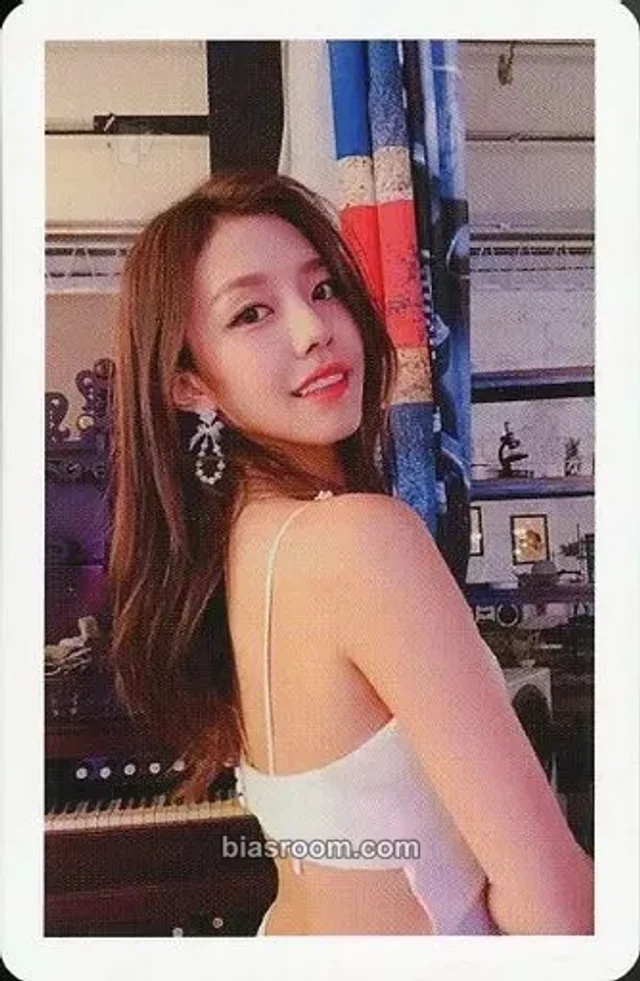 Gowoon Berry Good Free Travel K-pop photocard