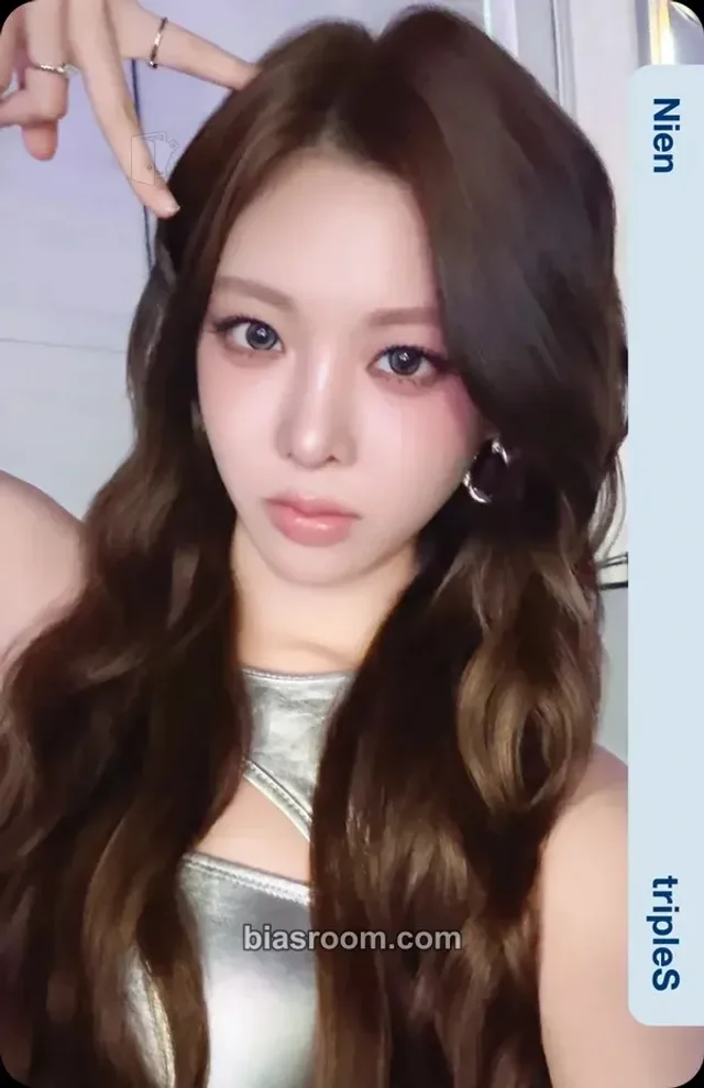Nien tripleS 4th World Tour <ANDLESS> K-pop photocard