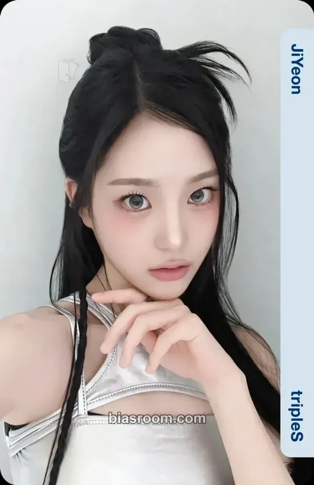 Jiyeon tripleS 4th World Tour <ANDLESS> K-pop photocard