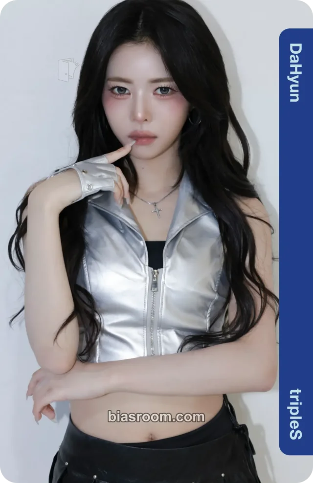 Dahyun tripleS 4th World Tour <ANDLESS> K-pop photocard
