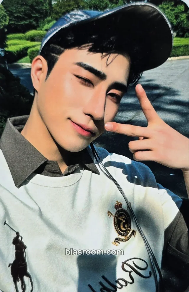 Harin ONEWE 面 : Unknown Atlas K-pop photocard