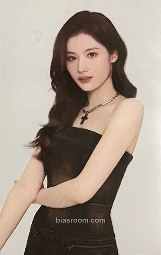 TWICE - Sana - JYP FLAGSHIP TOKYO Event japan tokyo merch photocard trading card random pack