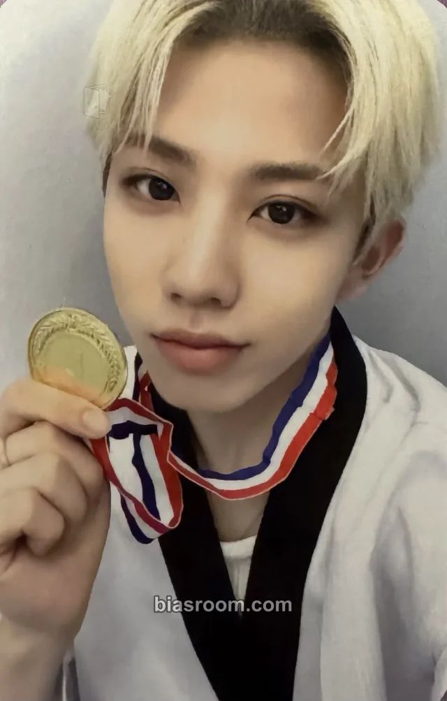 Yungyu 8TURN Stunning K-pop photocard