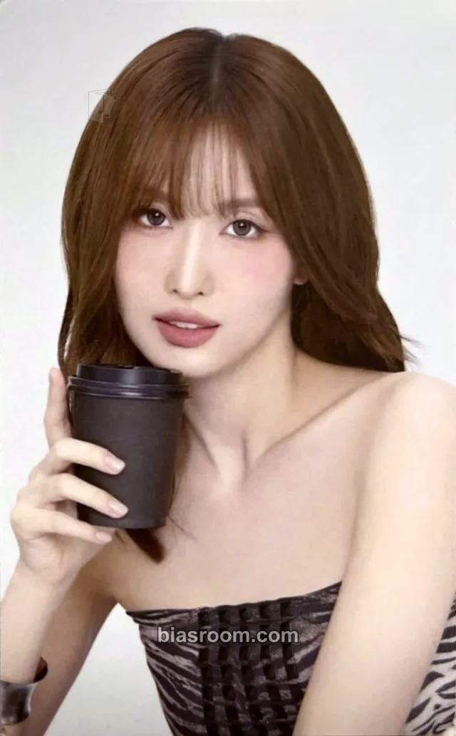 Momo TWICE JYP FLAGSHIP TOKYO K-pop photocard