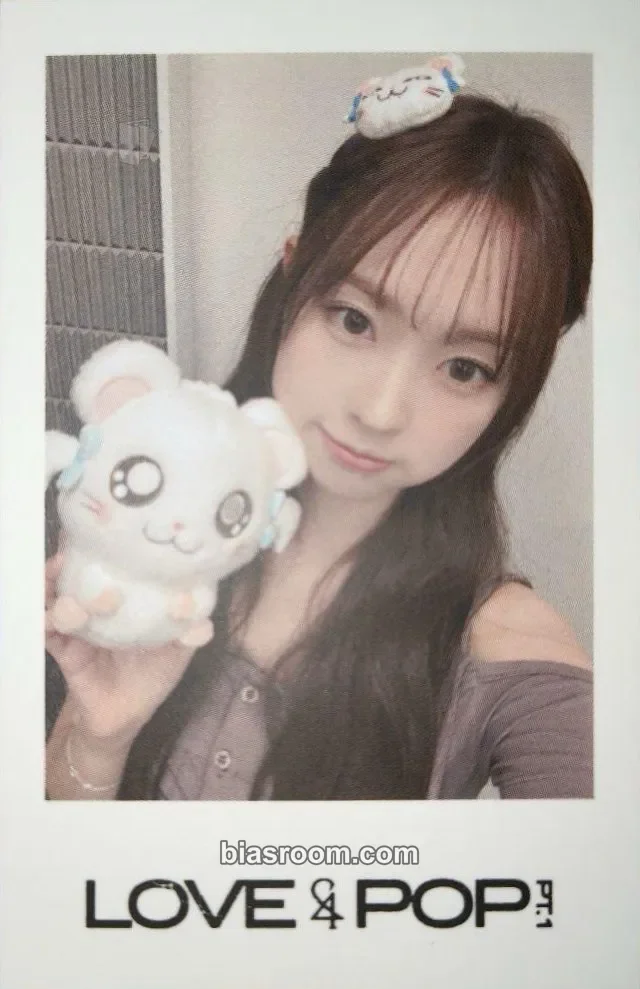 tripleS - Soomin - LOVE&POP pt.1 Album hellolive fansign round 4 polaroid