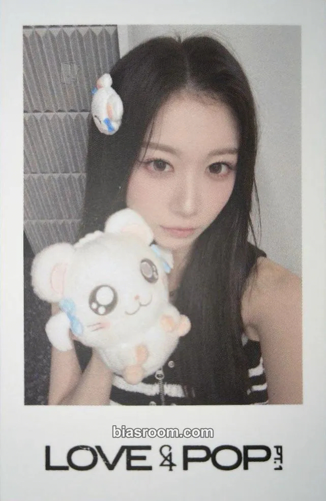 Kaede LOVE&POP pt.1 Photocard - tripleS - tripleS K-pop photocard
