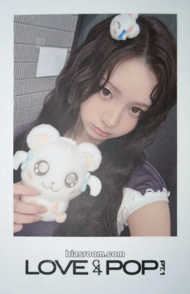 tripleS - Yeonji - LOVE&POP pt.1 Album hellolive fansign round 4 polaroid