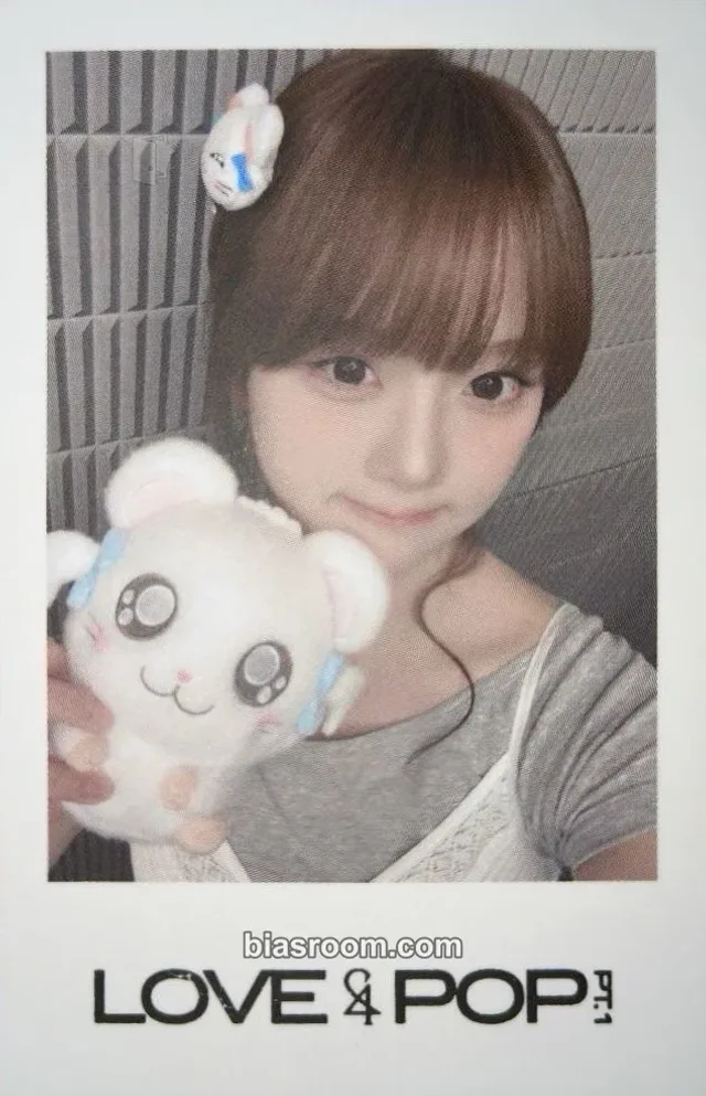 tripleS - Seoah - LOVE&POP pt.1 Album hellolive fansign round 4 polaroid