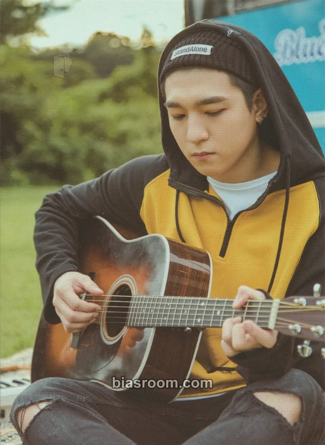 Sungjin DAY6 2019 Season's Greetings - DAY6 Holiday K-pop Photocard