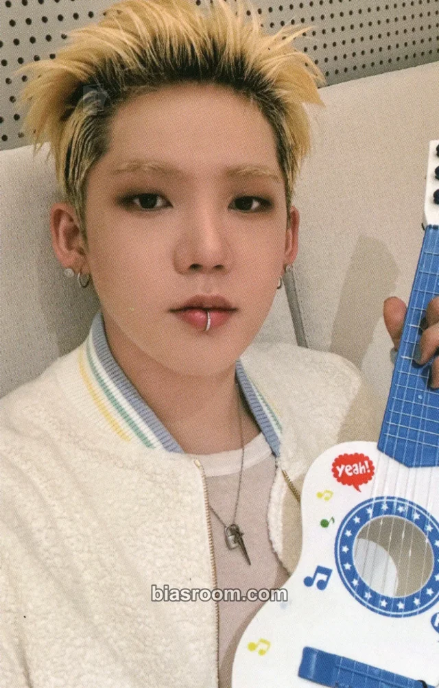 Choi Hyunsuk TREASURE Pleasure K-pop Photocard
