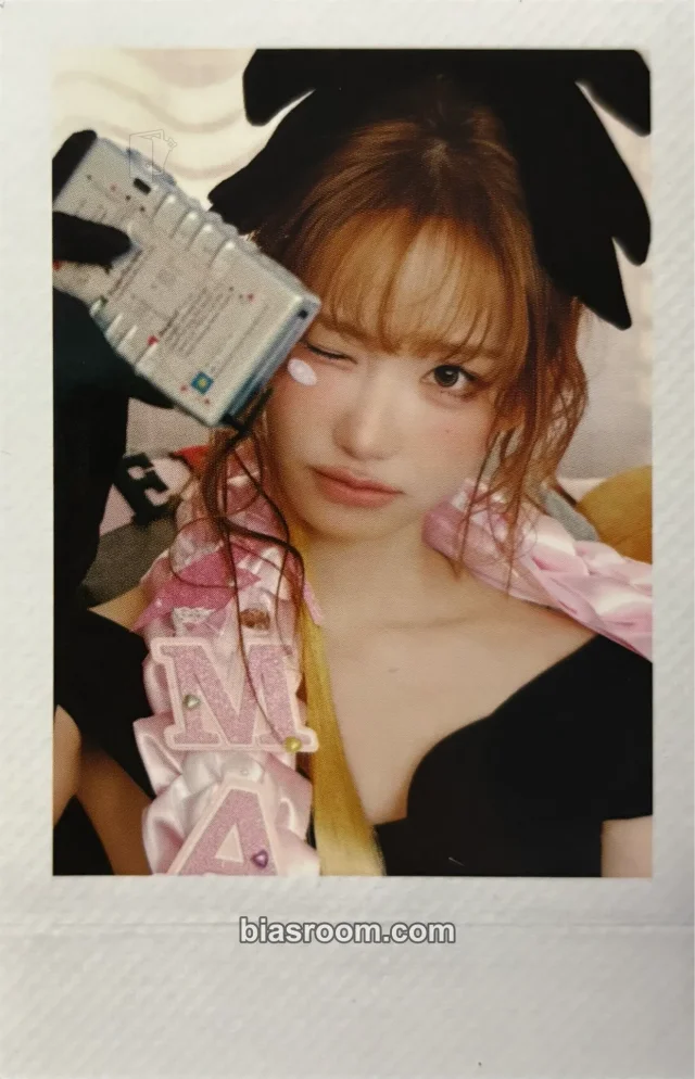 Magenta QWER CEREMONY K-pop photocard