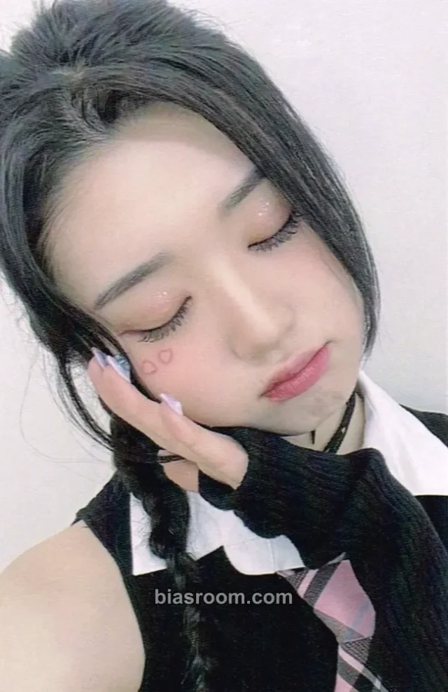 Mire TRI.BE W.A.Y K-pop photocard